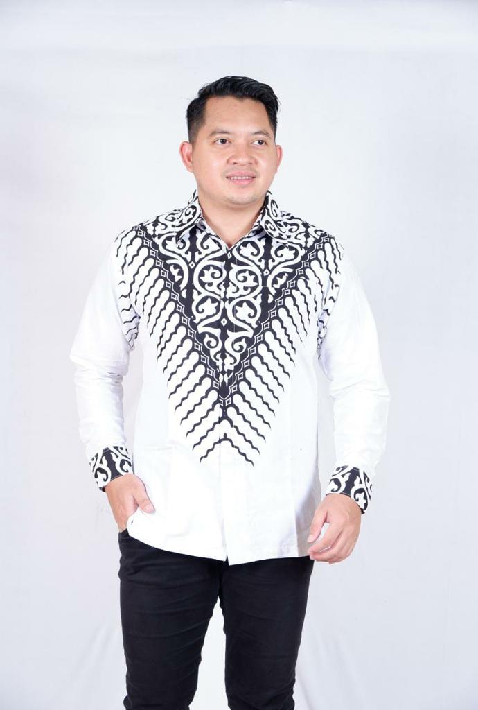 cover-ARIESWARA PUTIH Kemeja Batik Pria Solo Lengan Panjang Lapis Furing BY BATIKSOLOAMANAH-1