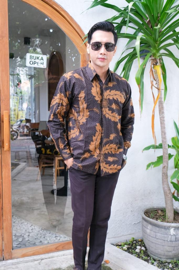 cover-DAUN COKLAT Kemeja Batik Pria Solo Lengan Panjang Lapis Furing BY BATIKSOLOAMANAH-1