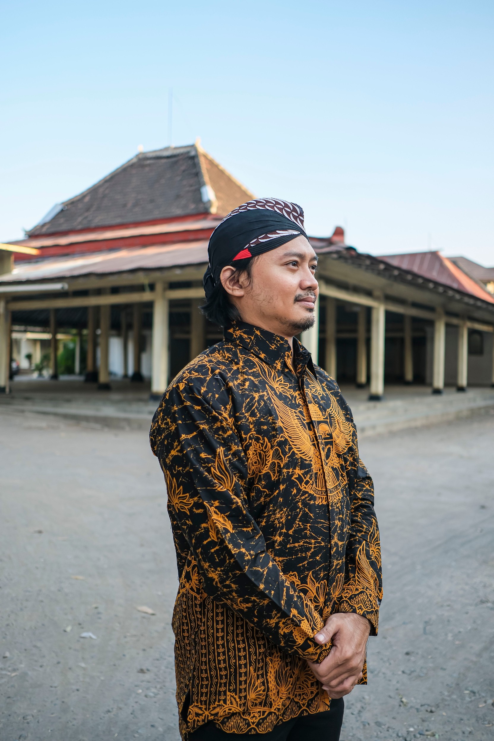 img-GARUDA PANCASILA GOLD Kemeja Batik Pria Solo Lengan Panjang Lapis Furing BY Mbahblangkonsolo-4