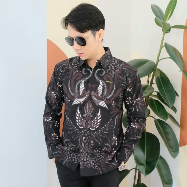 cover-SULTHAN Kemeja Batik Pria Hitam Bahan Katun Full Furing BY BATIKSOLOAMANAH -1