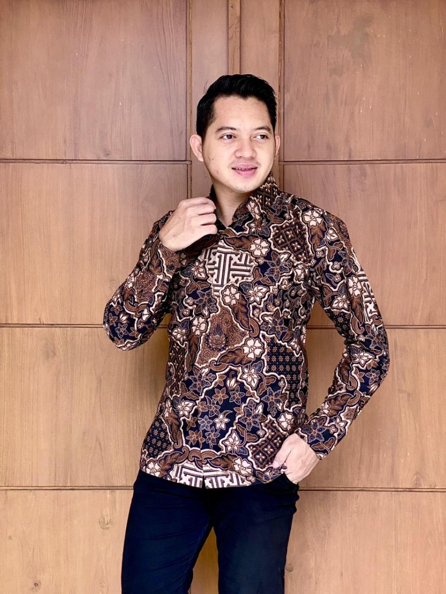 cover-Kemeja Batik Motif SEKARJAGAD Pria Bahan Katun Full Furing BY BATIKSOLOAMANAH-1
