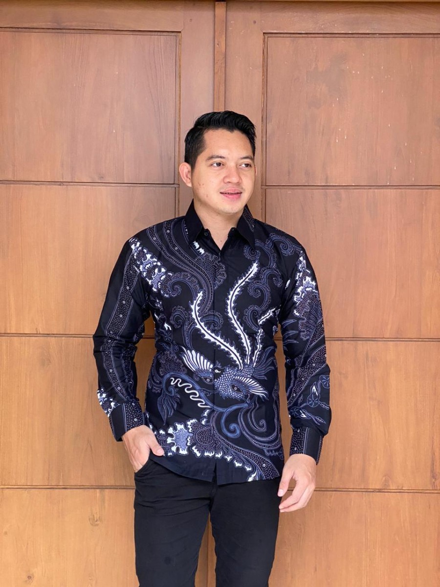 cover-Batik Pria Lengan Panjang ADHISATYA Lapis Furing Halus BY BATIKSOLOAMANAH-1