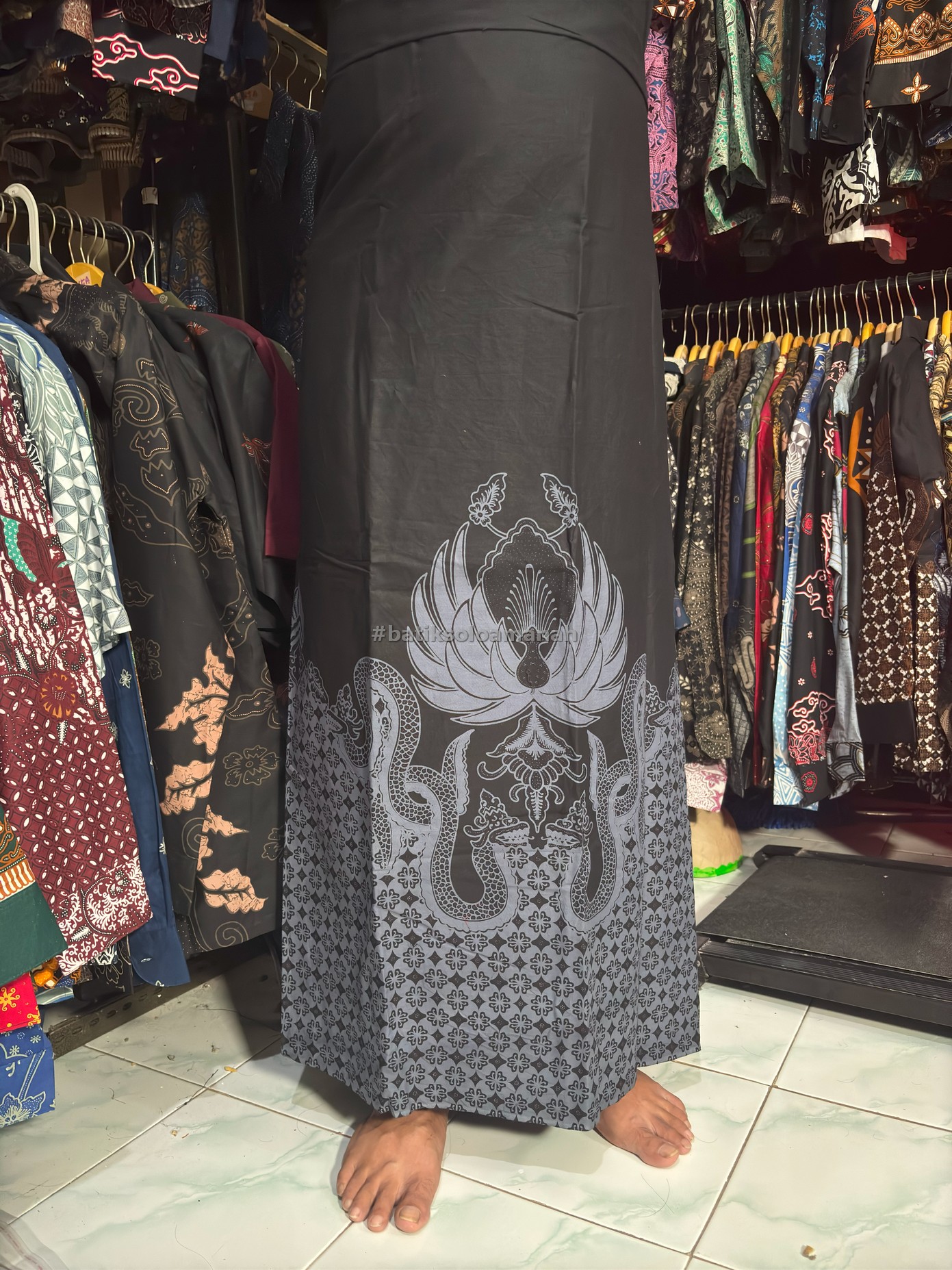 cover-SARUNG BATIK SOLO MEGA NANDA LAWASAN KATUN HALUS PREMIUM MODERN BY BATIKSOLOAMANAH-1
