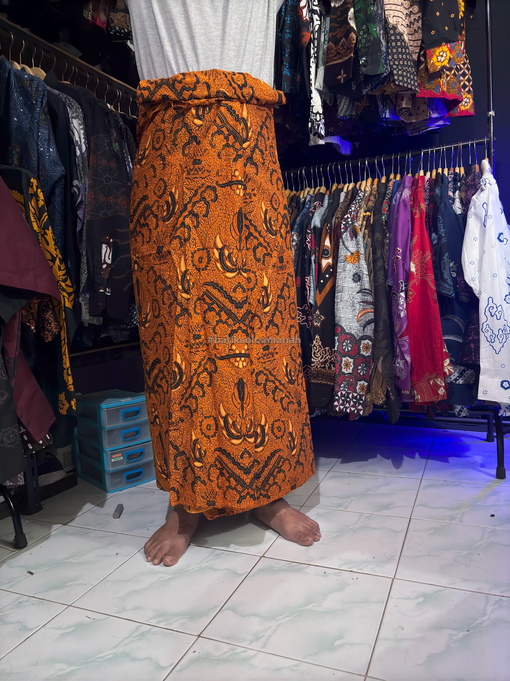 cover-SARUNG BATIK SOLO CAHAYA KATUN HALUS PREMIUM MODERN BATIKSOLOAMANAH-1