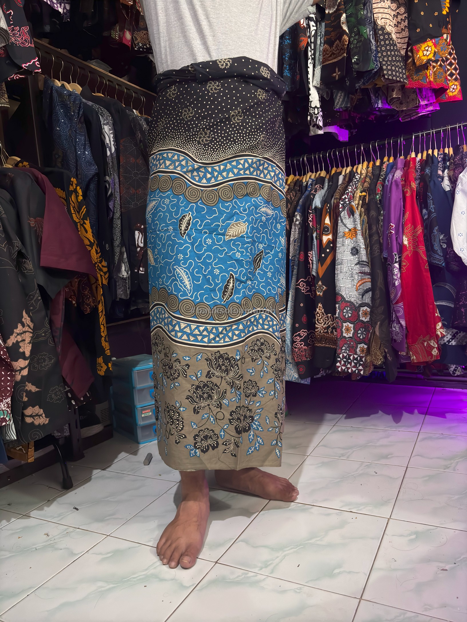 img-SARUNG BATIK SOLO NARENDRA KATUN HALUS PREMIUM MODERN BATIKSOLOAMANAH-2