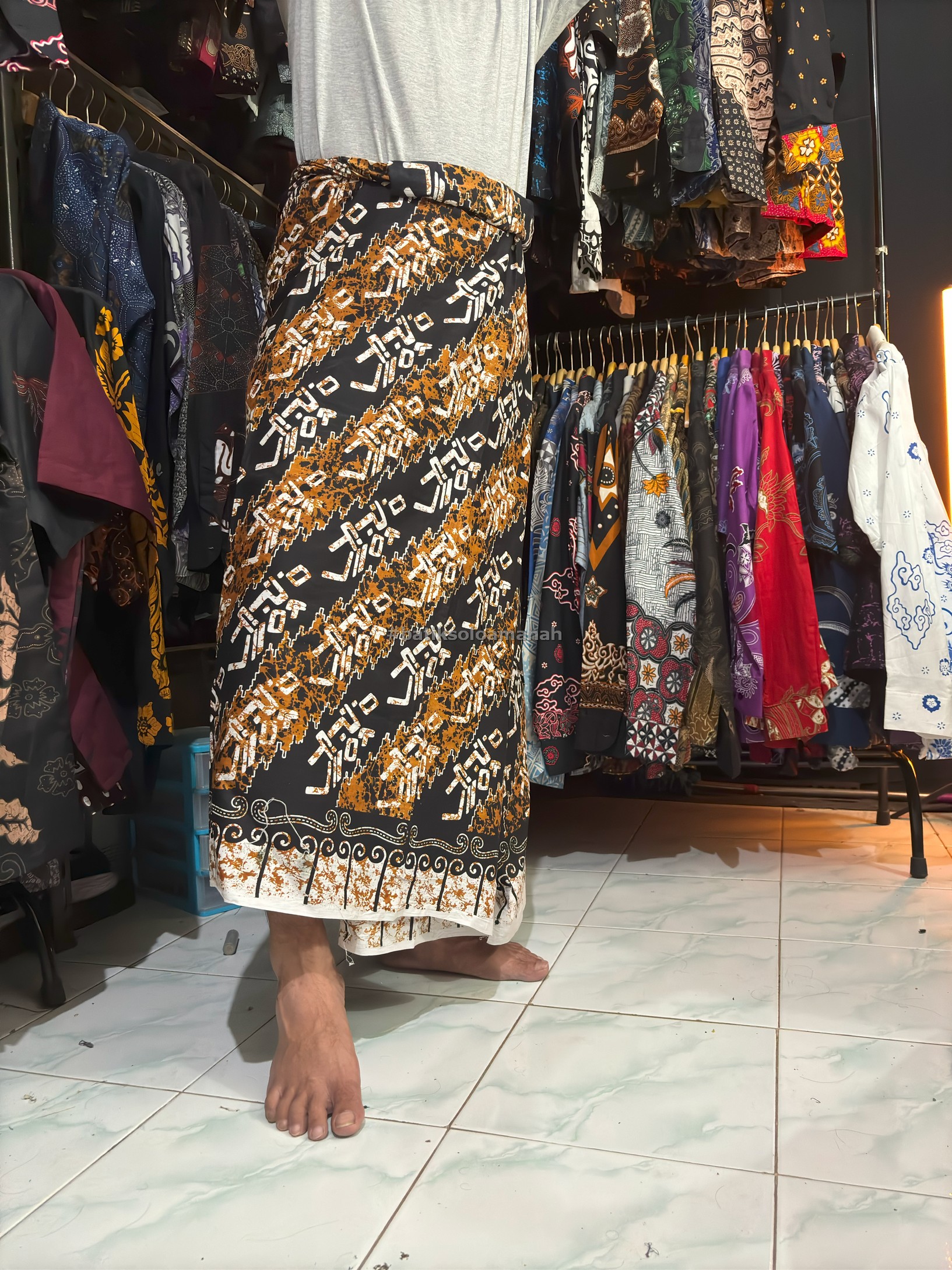 img-SARUNG BATIK SOLO RAHARJA KATUN HALUS PREMIUM MODERN BATIKSOLOAMANAH-2