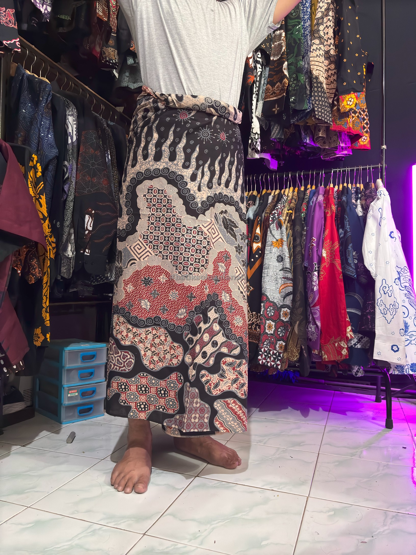 cover-SARUNG BATIK SOLO SEKAR JAGAT KATUN HALUS PREMIUM MODERN BATIKSOLOAMANAH-1