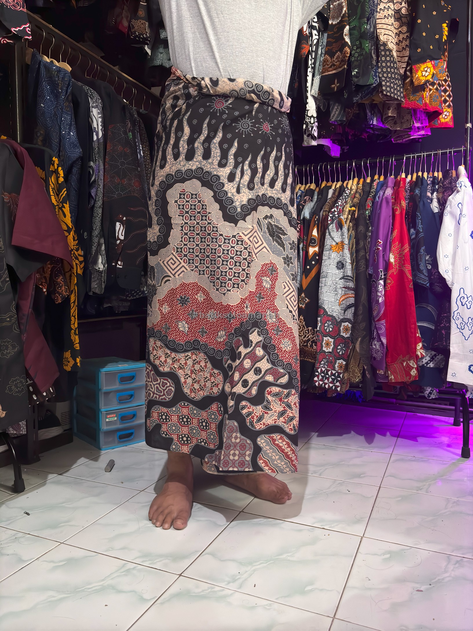 img-SARUNG BATIK SOLO SEKAR JAGAT KATUN HALUS PREMIUM MODERN BATIKSOLOAMANAH-2