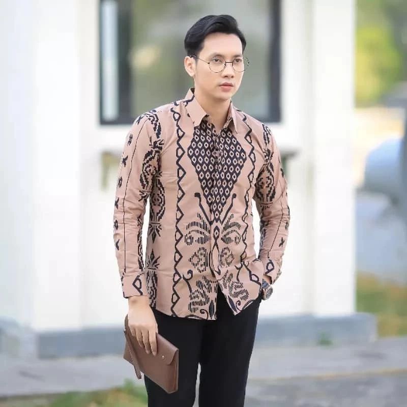 cover-KUPAT COKLAT Kemeja Batik Pria Solo Lengan Panjang Lapis Furing By BATIKSOLOAMANAH-1