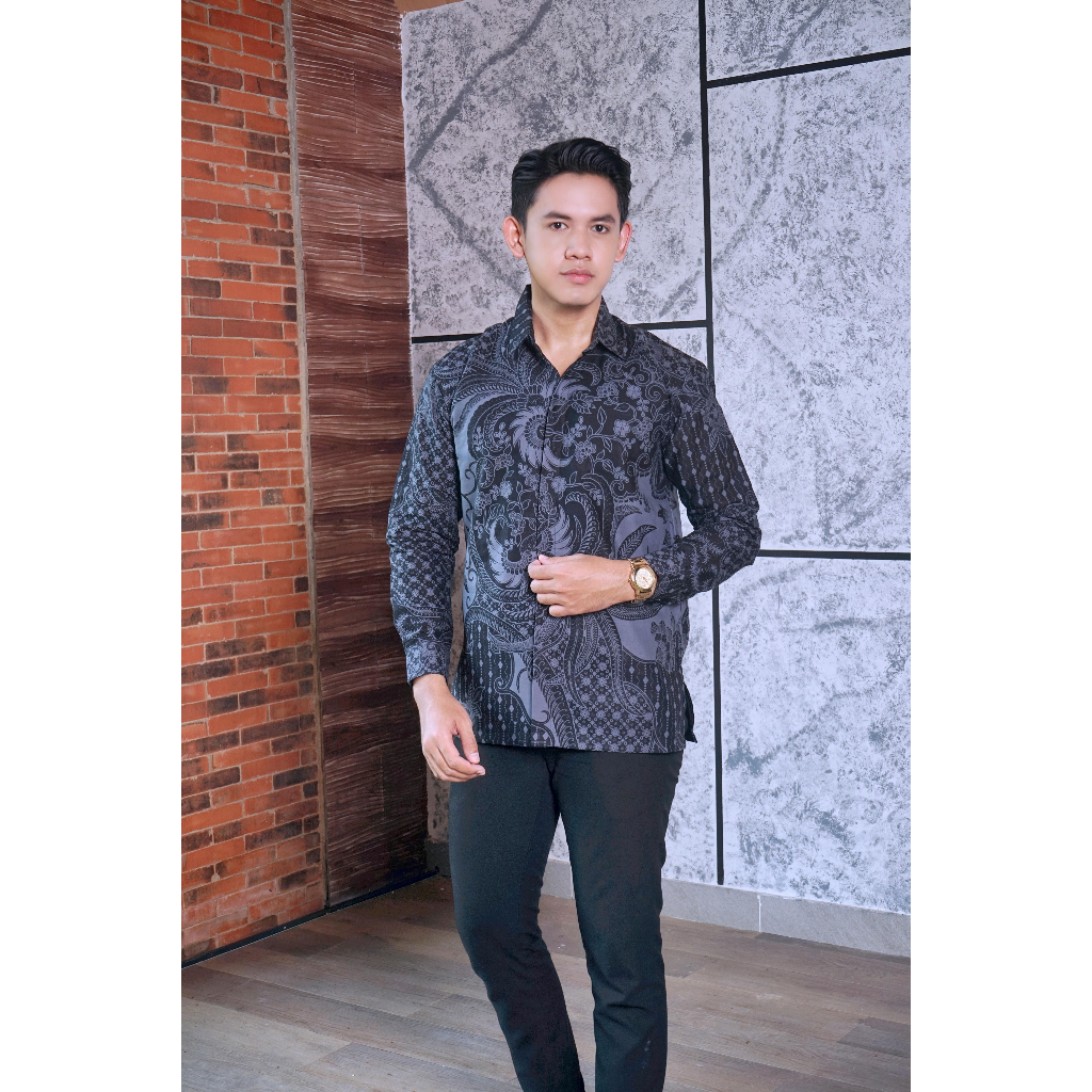 img-PRASTOWO ABU Kemeja Batik Pria Solo Lengan Panjang Lapis Furing By BATIKSOLOAMANAH-3