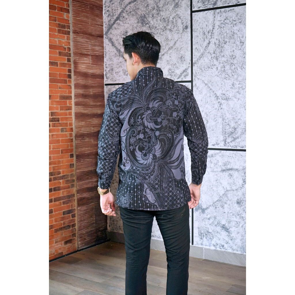 img-PRASTOWO ABU Kemeja Batik Pria Solo Lengan Panjang Lapis Furing By BATIKSOLOAMANAH-4