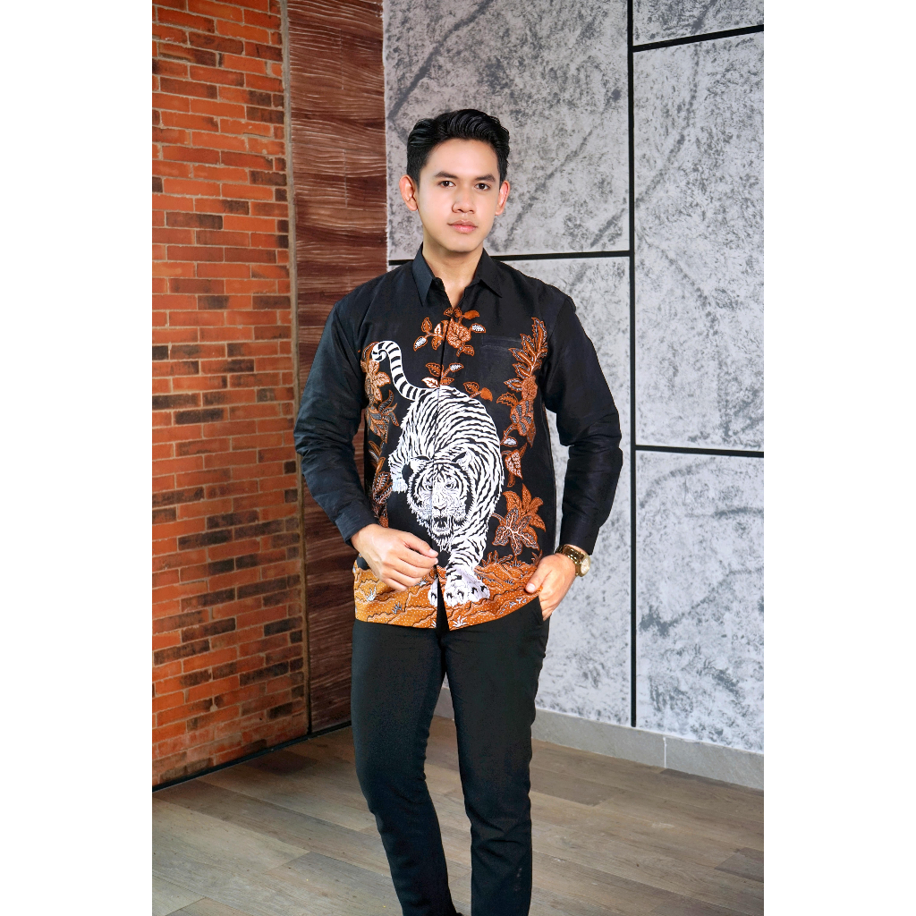 img-MACAN PUTIH Kemeja Batik Pria Solo Lengan Panjang Lapis Furing By BATIKSOLOAMANAH-3