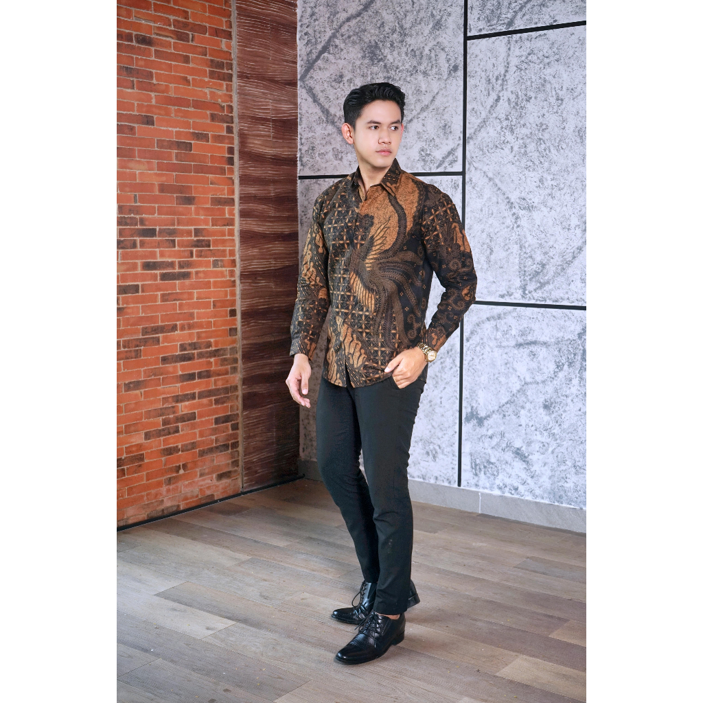 img-TANJUNG HITAM Kemeja Batik Pria Solo Lengan Panjang Lapis Furing By BATIKSOLOAMANAH-4