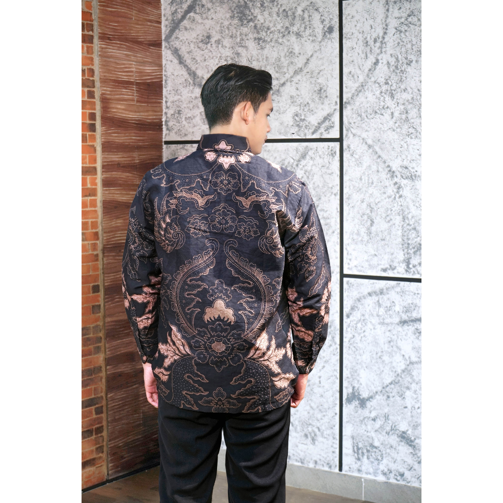 img-MAHKOTA SOGAN Kemeja Batik Pria Solo Lengan Panjang Lapis Furing By BATIKSOLOAMANAH-5