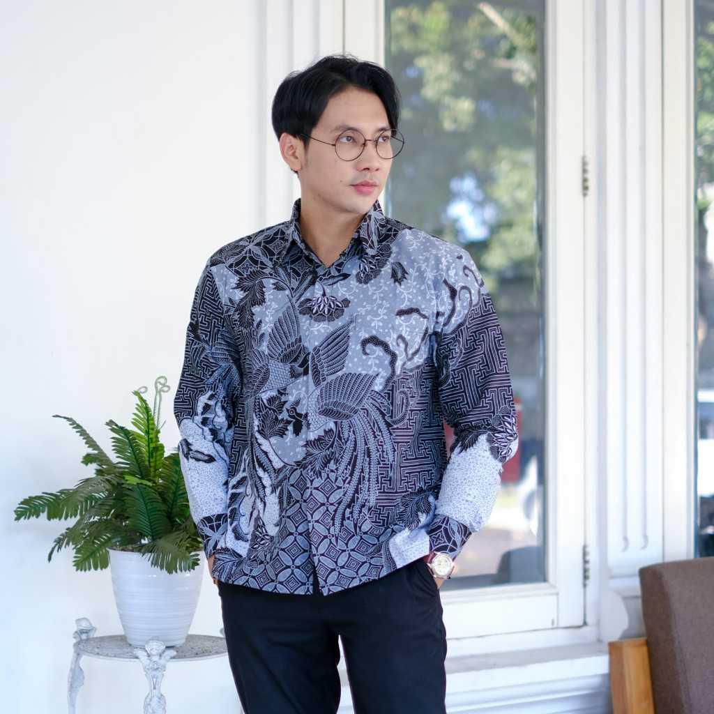 cover-MANUK TARUNG MENDUNG Kemeja Batik Pria Solo Lengan Panjang Lapis Furing By BATIKSOLOAMANAH-1