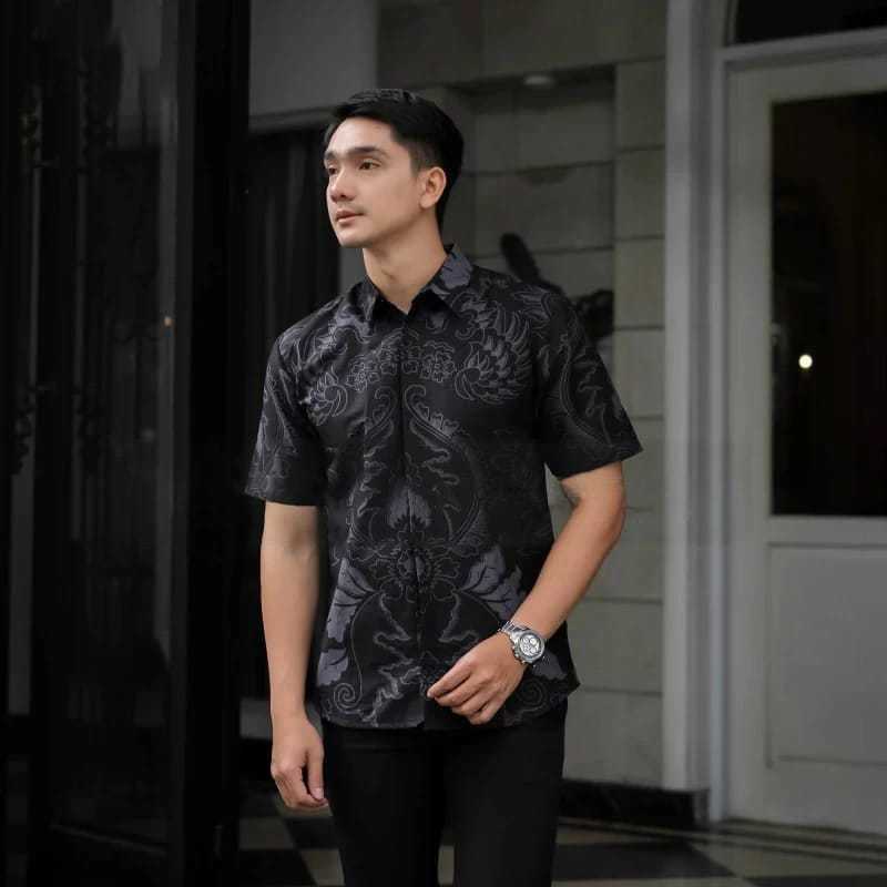 cover-MAHKOTA ABU Kemeja Batik Pria Solo Lengan Panjang Lapis Furing By BATIKSOLOAMANAH-1