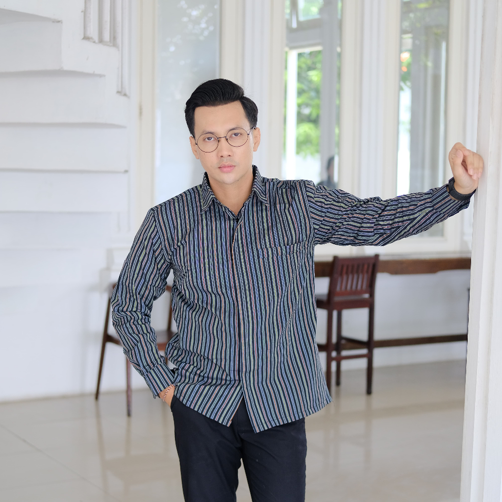 cover-LURIK PELANGI Kemeja Batik Pria Solo Lengan Panjang Lapis Furing By BATIKSOLOAMANAH-1