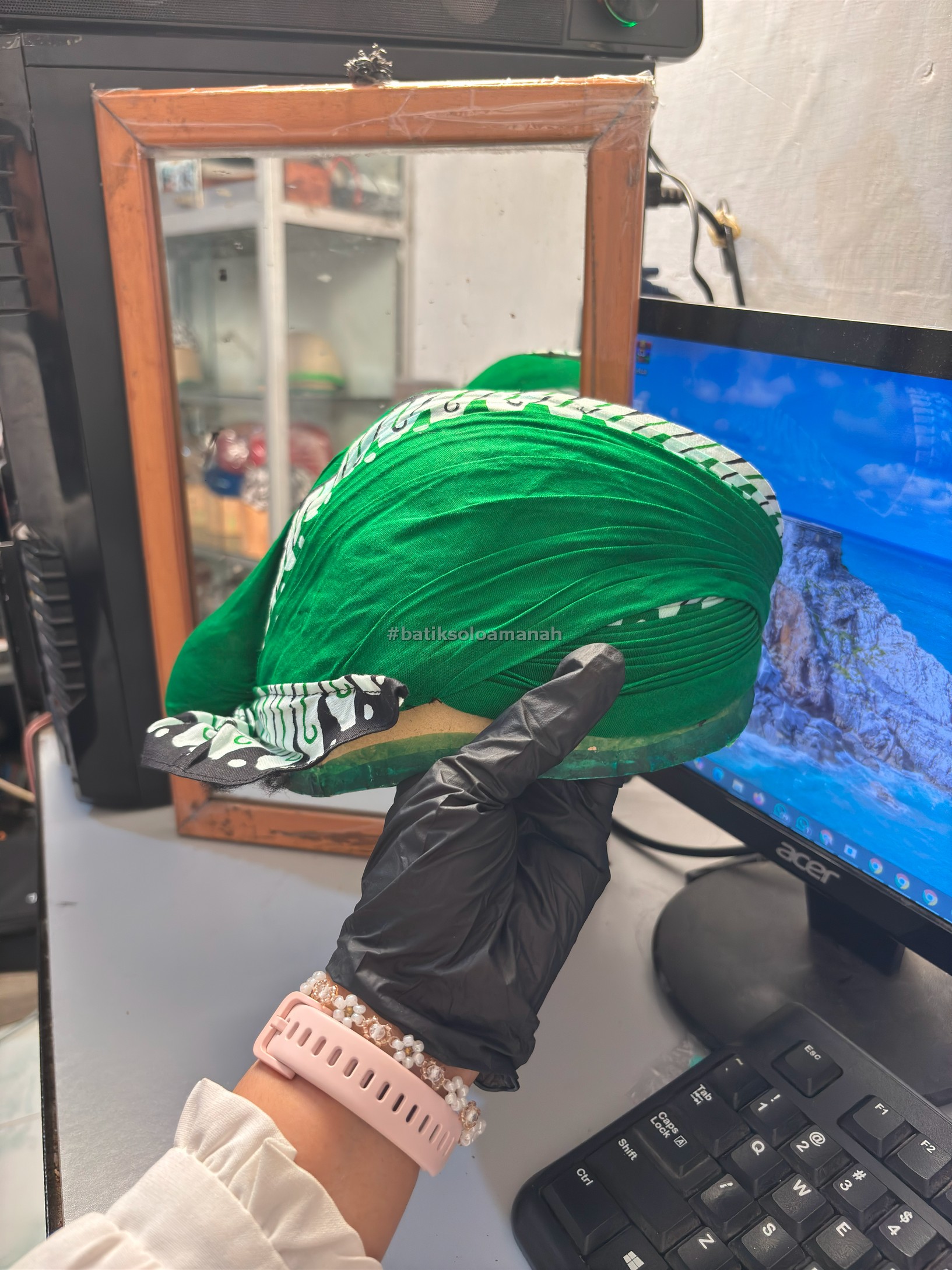 img-BLANGKON JOGJA WARNA HIJAU PREMIUM DEWASA LIPAT BATIKSOLOAMANAH MATARAM KUMITIR-2