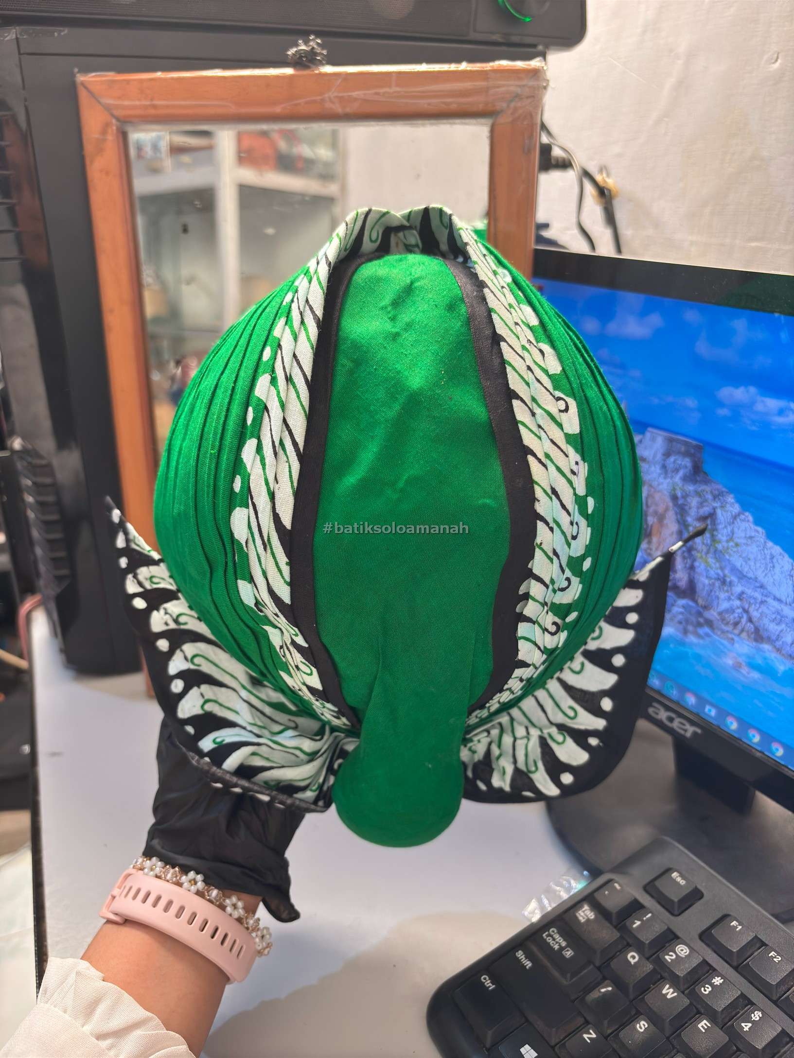 img-BLANGKON JOGJA WARNA HIJAU PREMIUM DEWASA LIPAT BATIKSOLOAMANAH MATARAM KUMITIR-4