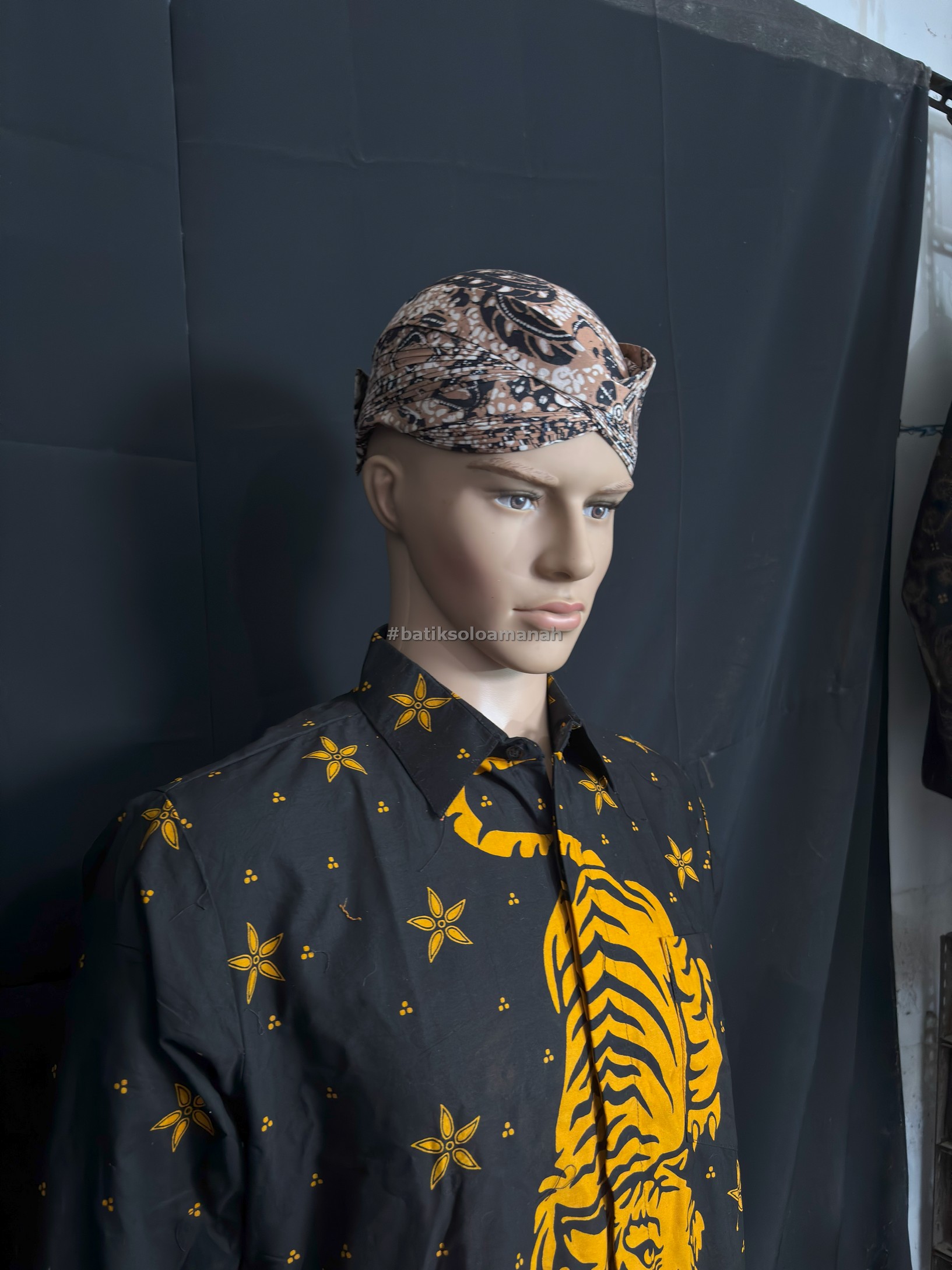 img-BLANGKON SOLO ALUSAN WARNA KREM WAHYU TUMURUN-2