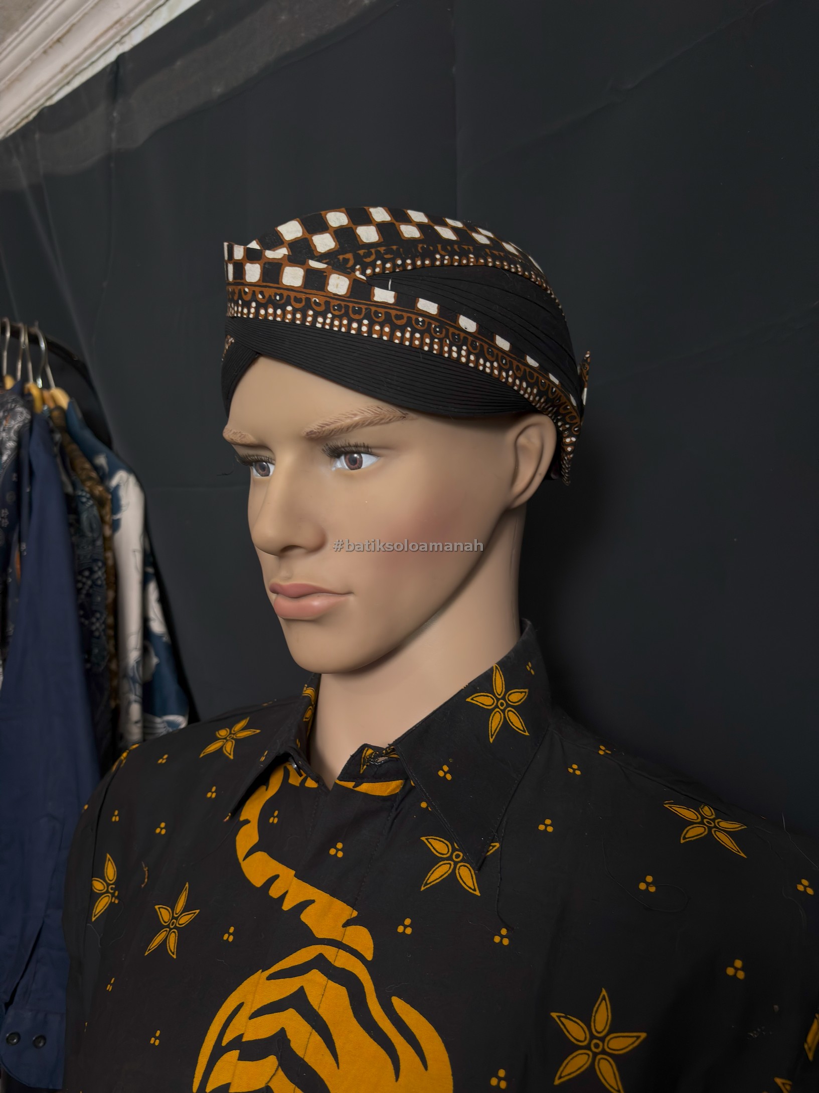 img-BLANGKON SOLO MOTIF KRATON MANGKUNEGARAN CATUR PUTIH-3