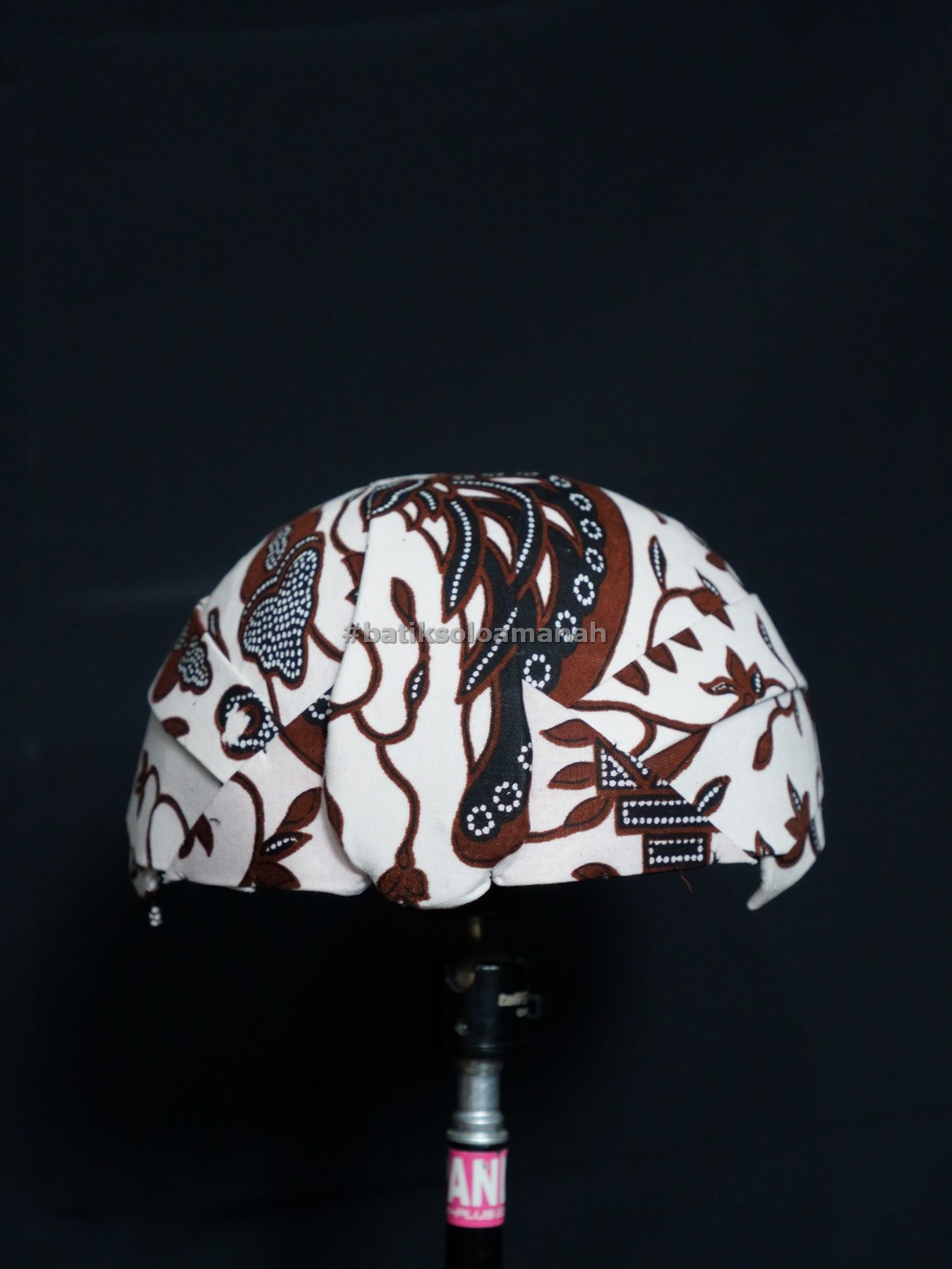 img-BLANGKON SOLO MOTIF KEMBANG GURDO PUTIH-4
